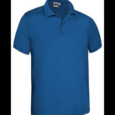 Polo azul de manga curta com gola e três botões.