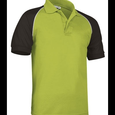 Polo verde-lima com mangas pretas, gola e etiqueta interna visível