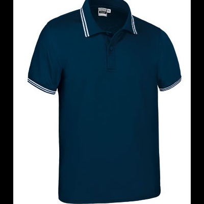 Polo azul escuro com riscas brancas nas bordas da gola e das mangas.