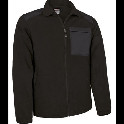 Casaco preto com bolso no peito e fecho de correr