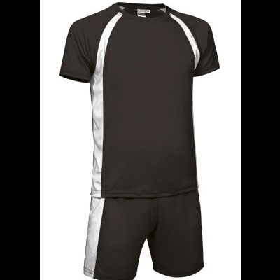 Conjunto desportivo t-shirt e calções preto e branco