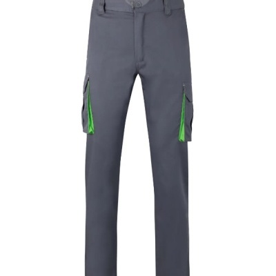 Calças cinzentas com bolsos laterais e detalhes verdes