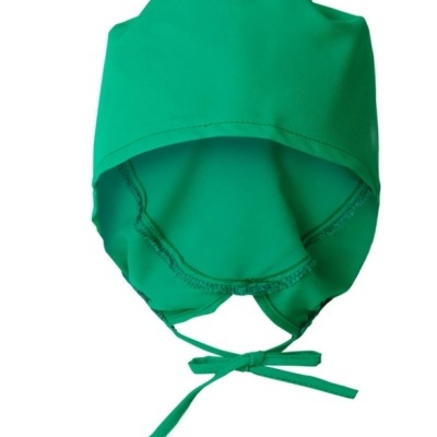 Touca médica verde com fita para amarrar isolada