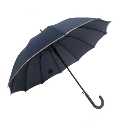 Guarda-chuva azul escuro aberto