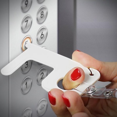 Dispositivo branco para pressionar botões de elevador sem contacto direto
