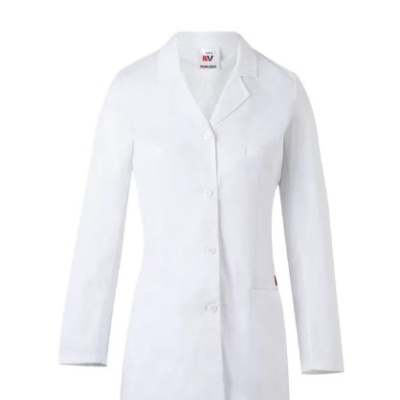 Casaco branco de manga comprida com quatro botões frontais e gola em bico