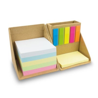 Blocos de notas autocolantes coloridos numa base organizadora castanha