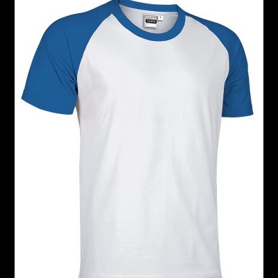 T-shirt branca com mangas e gola azuis tipo raglan