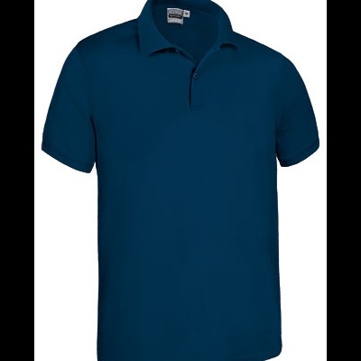 Polo azul escuro de manga curta com gola e botões, etiquetas visíveis.