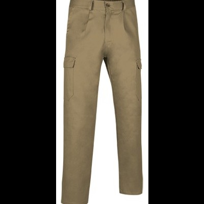 Calças cargo bege com bolsos laterais e botão