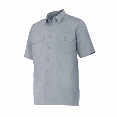Camisa cinza manga curta com bolsos e botões