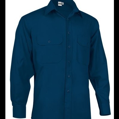 Camisa azul escura de manga comprida com dois bolsos no peito, vista frontal