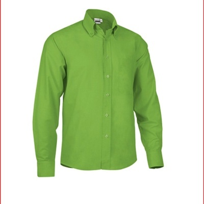 Camisa de homem verde com gola clássica e bolso no peito