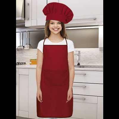 Criança com avental e chapéu de chef vermelhos numa cozinha moderna