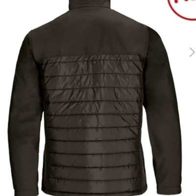 Casaco masculino preto visto de costas, parte traseira acolchoada e mangas lisas.