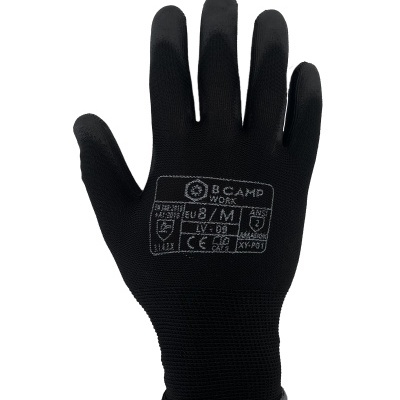 Luva preta de tecido com etiqueta impressa na palma