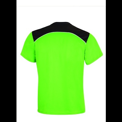 Camisola desportiva verde néon com detalhe preto no ombro, vista traseira