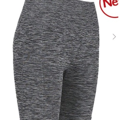 Calções desportivos cinzentos com padrão ondulado