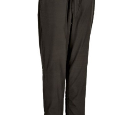 Calças pretas com cintura elástica e cordão