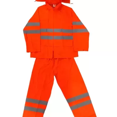 Roupa impermeável de alta visibilidade laranja com fitas refletoras cinzentas