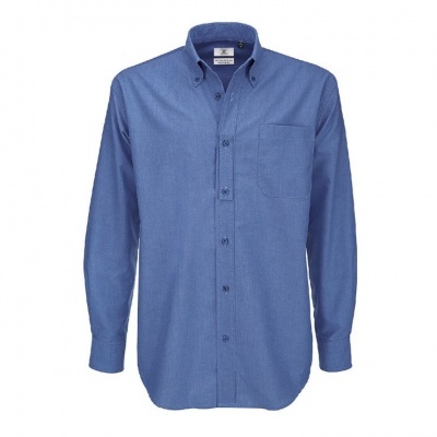 Camisa masculina azul clara de manga comprida com bolso
