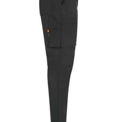 Calças cargo pretas com vários bolsos, em tecido liso.