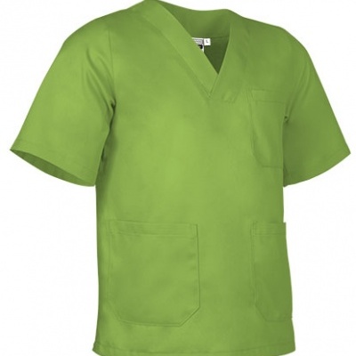 Camisola médica verde com gola em V e vários bolsos.