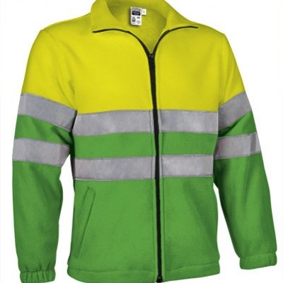 Casaco polar amarelo e verde com faixas refletoras cinzentas e fecho preto