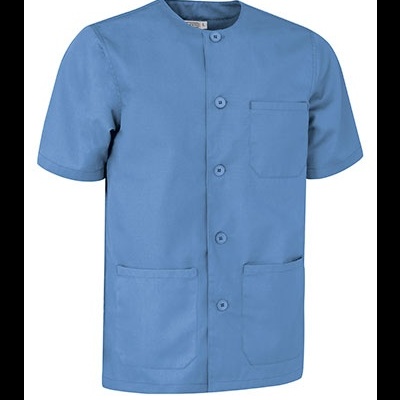 Casaca azul claro com botões frontais e três bolsos