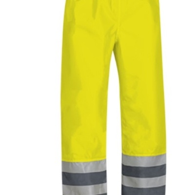 Calças impermeáveis amarelas com faixas refletoras nas pernas