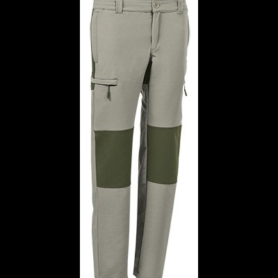 Calças cinzento claro com detalhes verdes escuros nos joelhos e bolso lateral