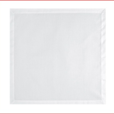 Guardanapo branco quadrado de tecido com borda costurada