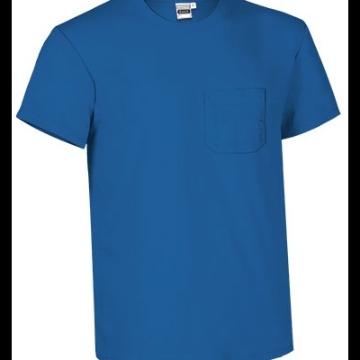 T-shirt azul com bolso no peito