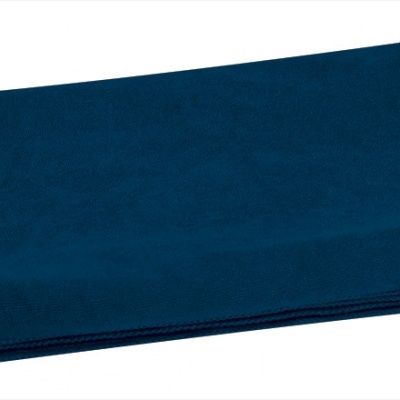 Toalha azul escura dobrada