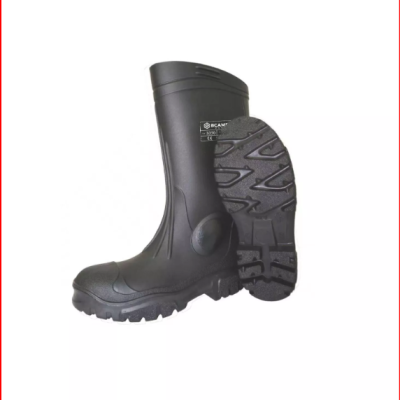 Botas pretas de borracha com sola antiderrapante da marca BCAM