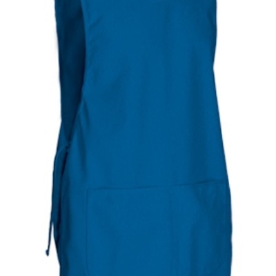 Avental azul com bolso frontal e laços laterais.