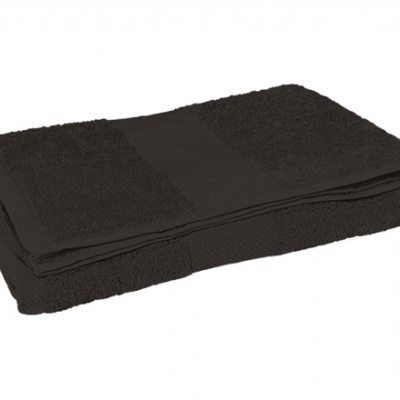 Toalha preta dobrada com faixa lisa no meio