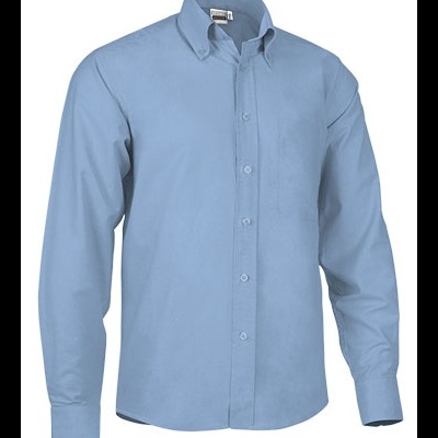 Camisa masculina azul clara de manga comprida com colarinho e botões