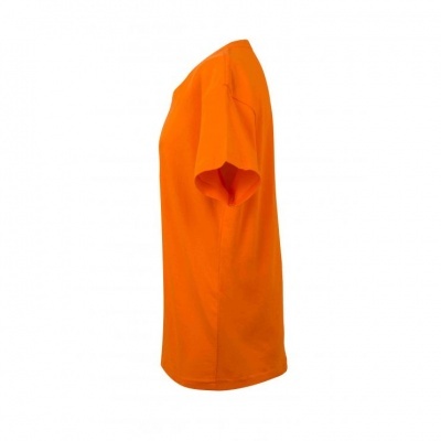 T-shirt laranja vista de lado com fundo branco