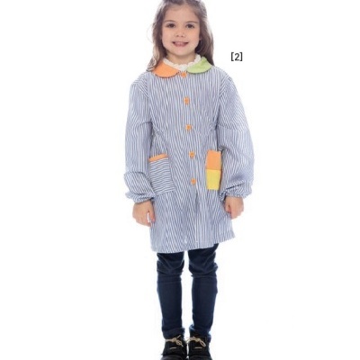 Casaco infantil às riscas com botões e bolsos coloridos