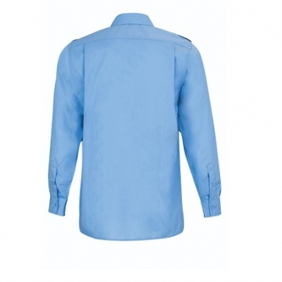 camisa azul de manga comprida vista pelas costas