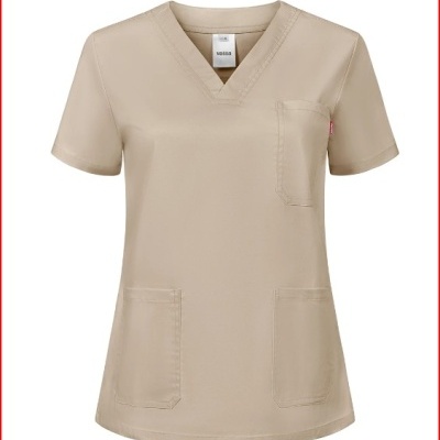Blusa médica bege com decote em V e três bolsos frontais