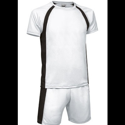 Conjunto desportivo branco com detalhes pretos