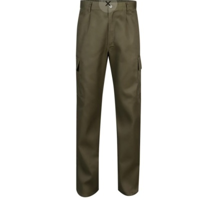 Calças cargo verdes com bolsos laterais e fecho de botão