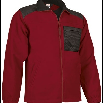 Casaco vermelho com detalhes pretos e bolso no peito