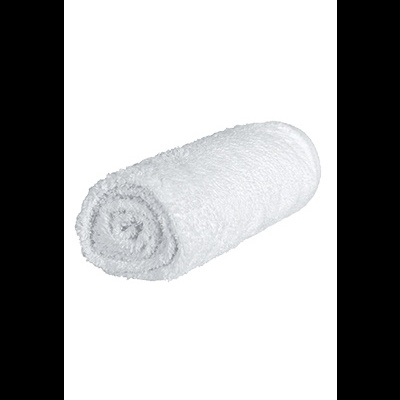 Toalha branca enrolada com textura felpuda