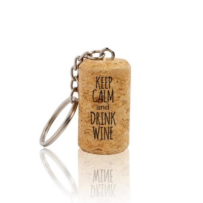 Porta-chaves em cortiça com frase 'KEEP CALM and DRINK WINE'