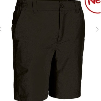 Calções pretos com cós elástico e botão