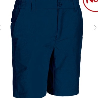 Calções azuis escuros com cintura elástica e fecho de botão