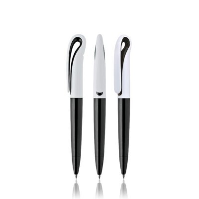 Conjunto de três canetas pretas com tampas brancas e detalhes pretos